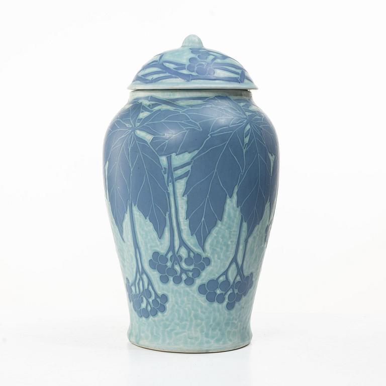 Josef Ekberg, A 'Sgrafitto' lidded creamware urn, Gustavsberg, 1924.