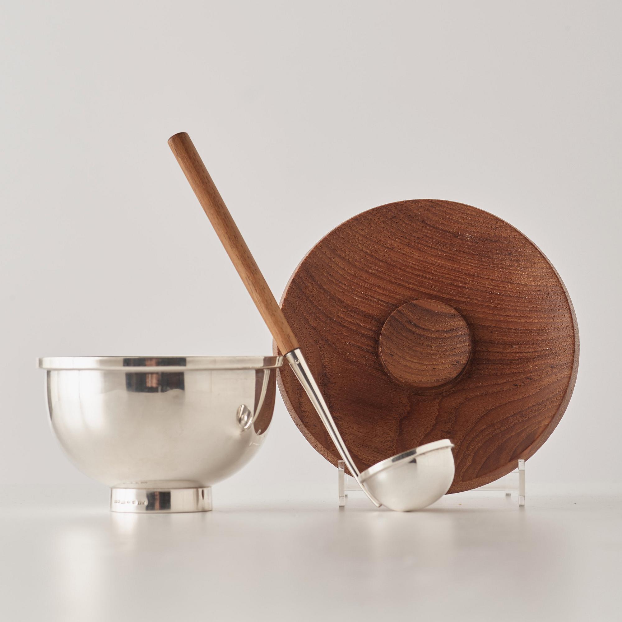 A Bertel Gardberg sauceboat and ladle, Helsinki Finland 1969.