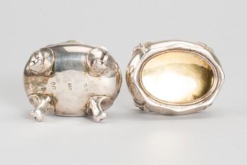 SALTKAR, silver, ett par. London1856-87, England. Total vikt ca 214 gr.