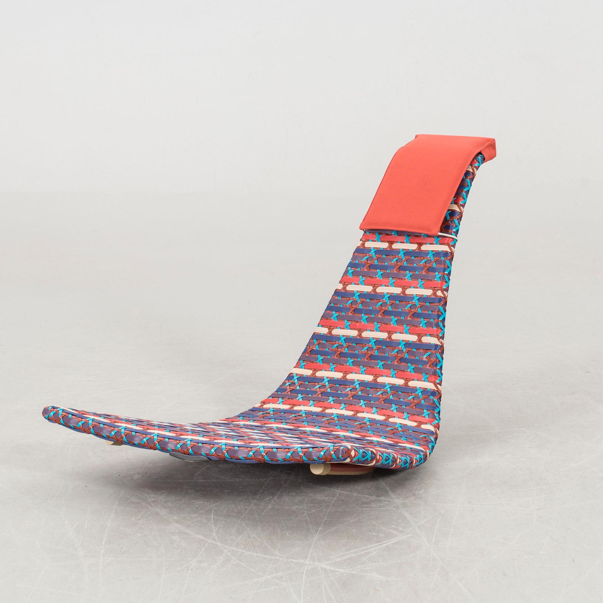 Fedro Colibri Floor rocker by DEDON.