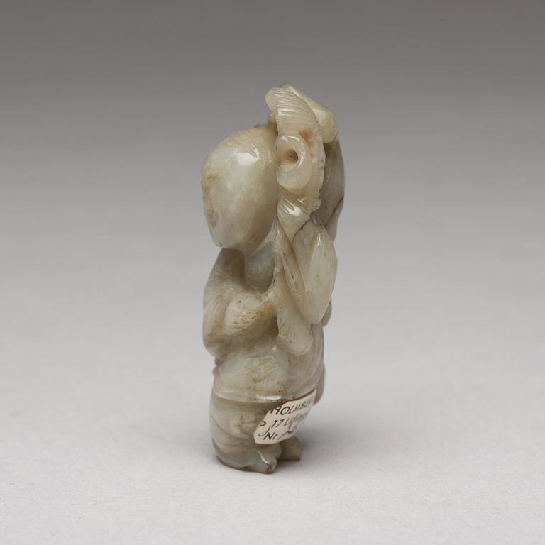 SKULPTURER, tre stycken, nefrit. Qingdynastin.