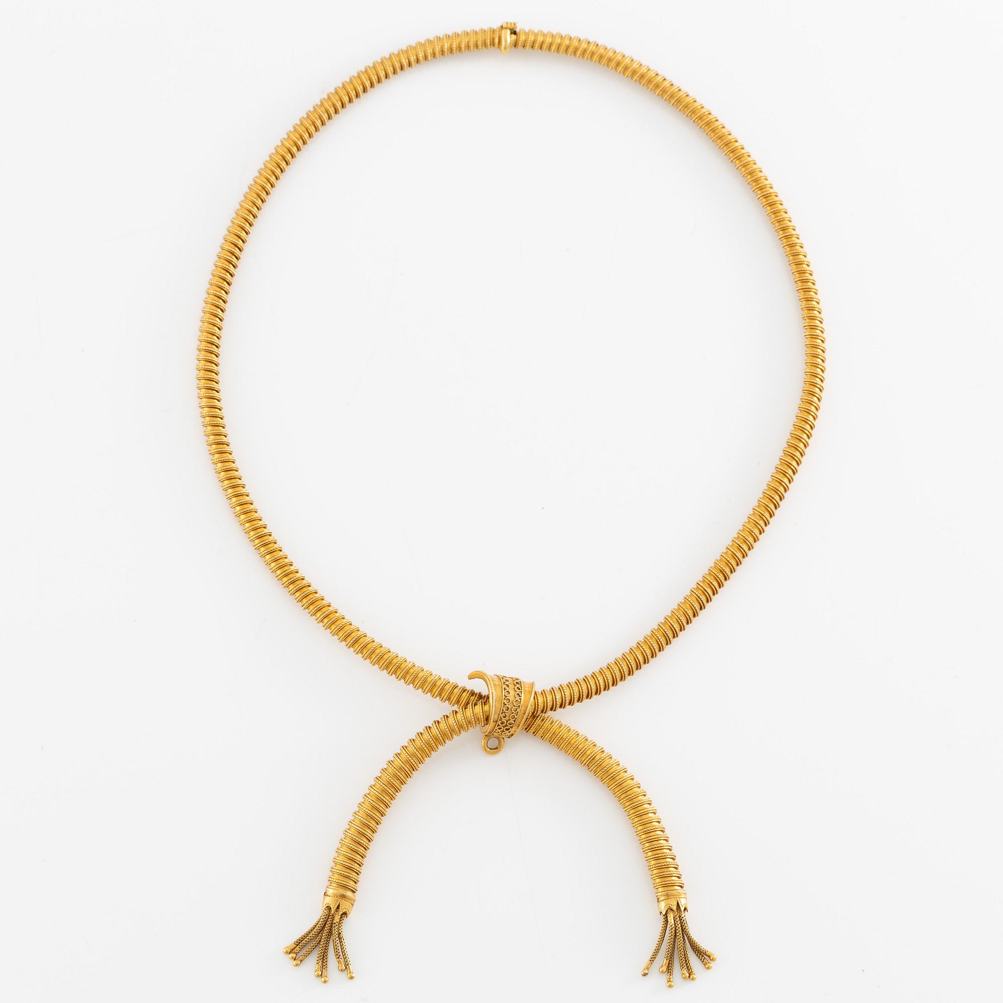 Necklace 18K gold, likely 19th century.