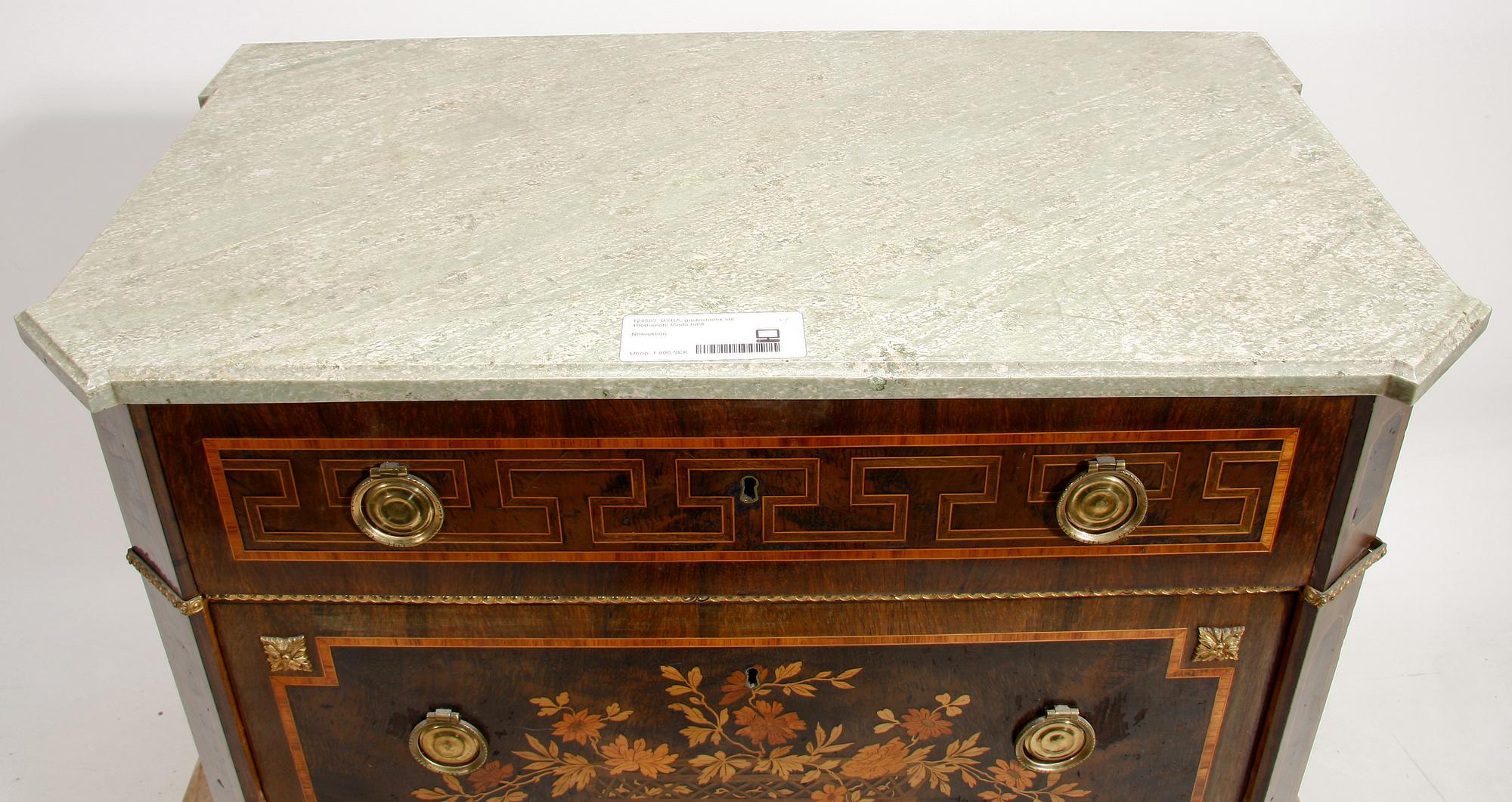 BYRÅ, gustaviansk stil, 1900-talets första hälft.