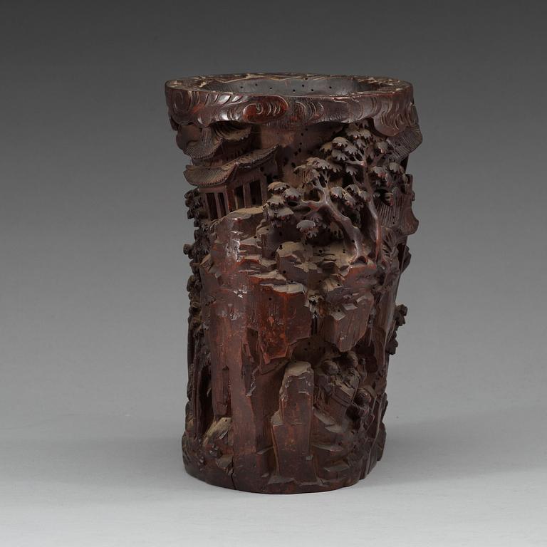 A wooden brush pot, late Qing dynasty (1644-1912).