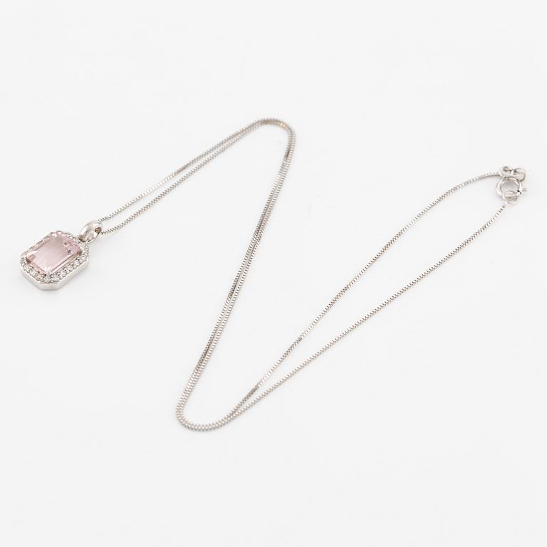 Pendant with 18K gold chain featuring a faceted morganite and round brilliant-cut diamonds.