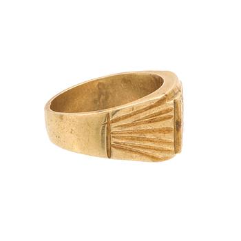 An 18K gold ring.