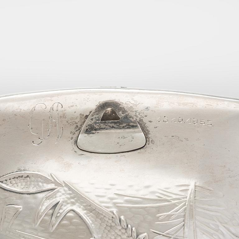 Tapio Wirkkala, A 'Bear hunting' silver dish, Tillander, Helsinki 1953.