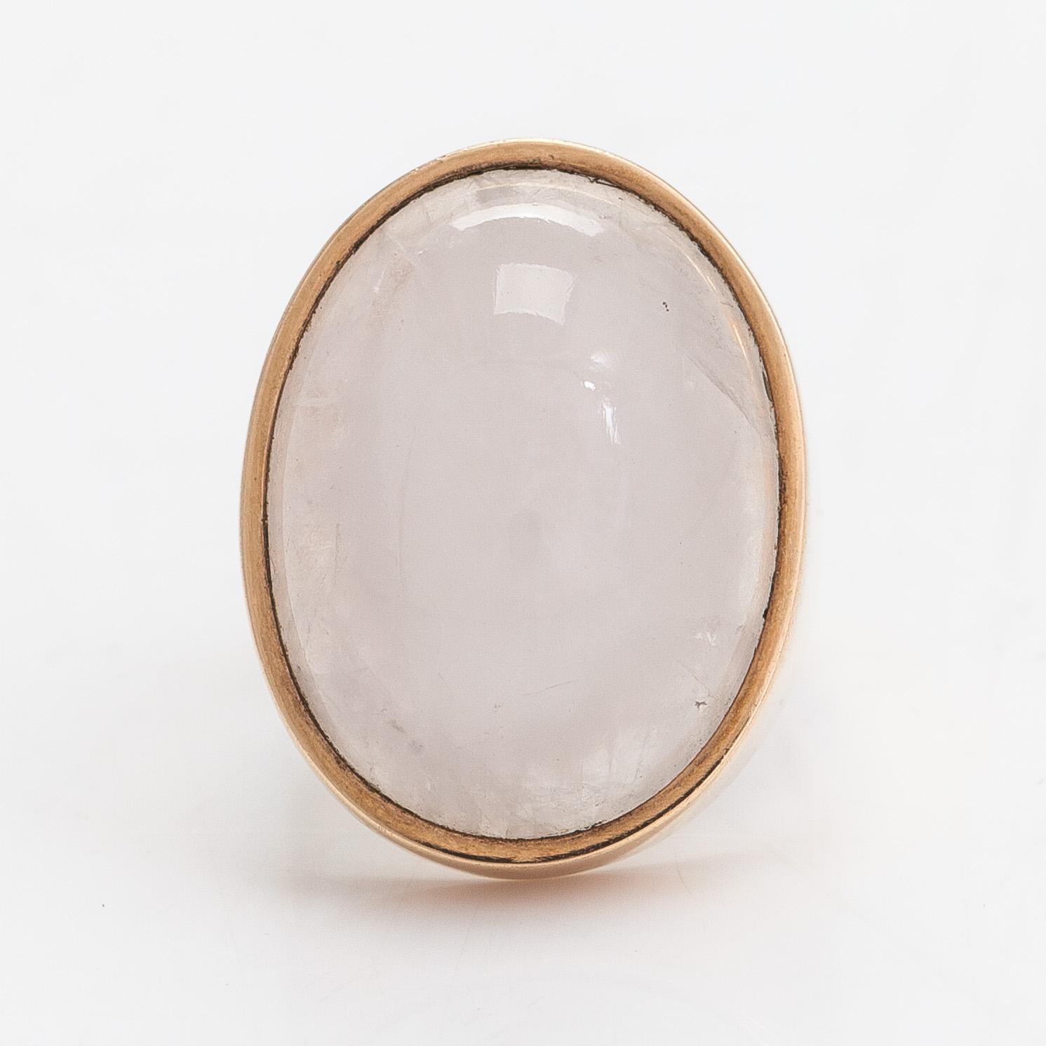 Ring, 14K vitguld och rosenkvarts. Olavi Nupponen, Helsingfors 1960.