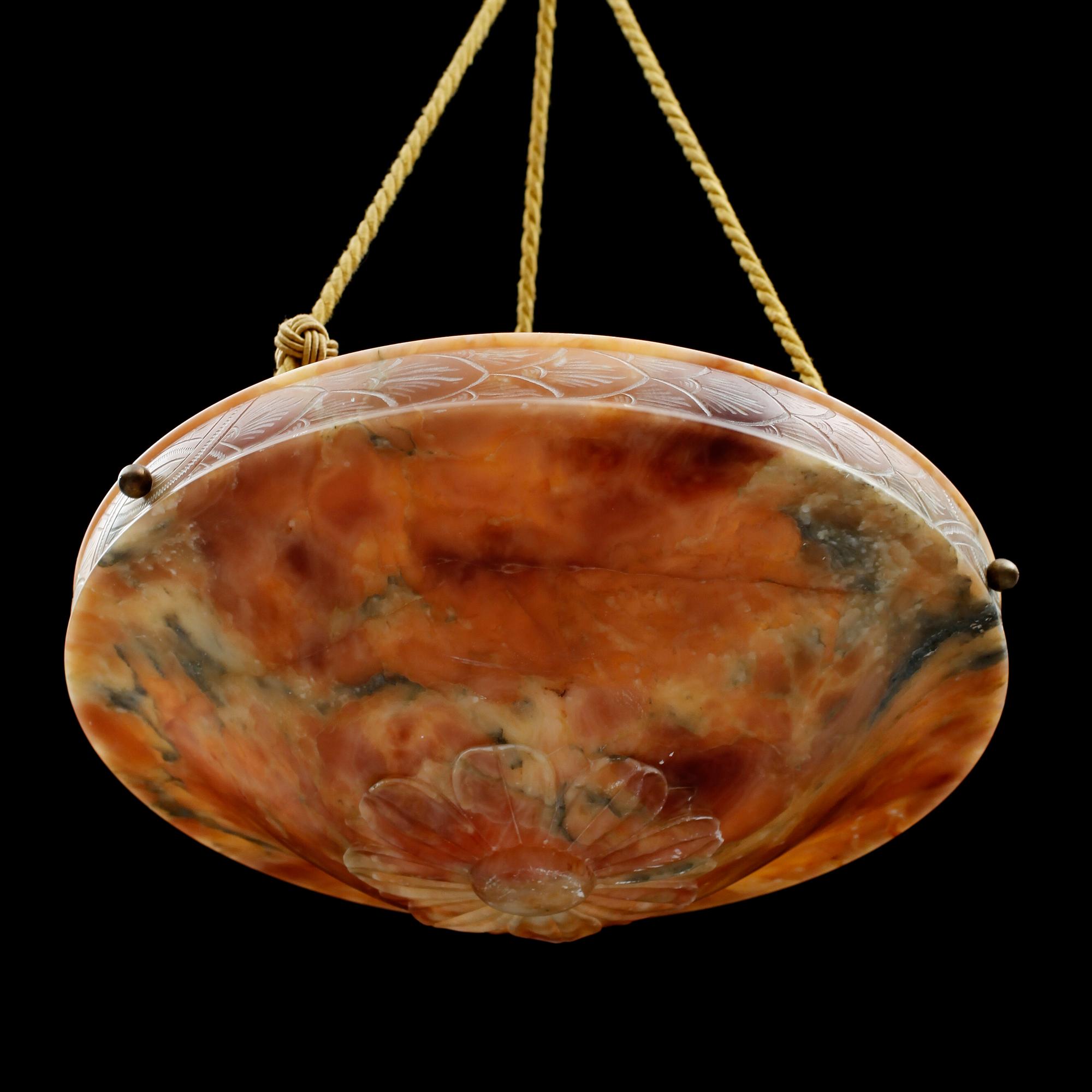 AMPEL, alabaster, 1900-talets första hälft. Höjd ca 70 cm.