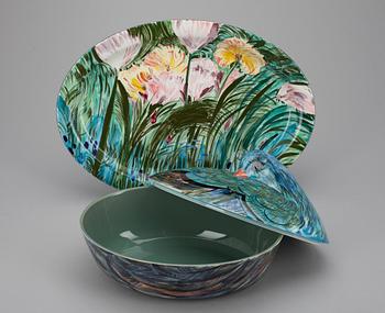 KANNELLINEN TARJOILUASTIA sekä TARJOILUVATI, posliinia, design Dorrit von Fieandt, signeeratut Arabia Pro Arte 1988.