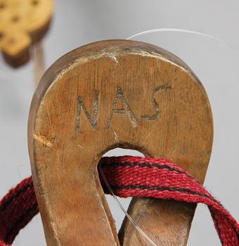 GARRÌ, 2 st samt KAFFEKÅSOR, 2 st, björk, samiska, 1800/1900-tal.