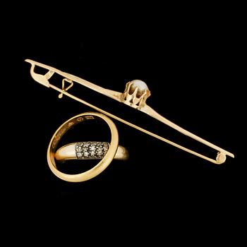 RINGAR 2 st SAMT BROSCH/SLIPSNÅL, guld 18-23K, 1900-tal. Tot ca 13 gram.