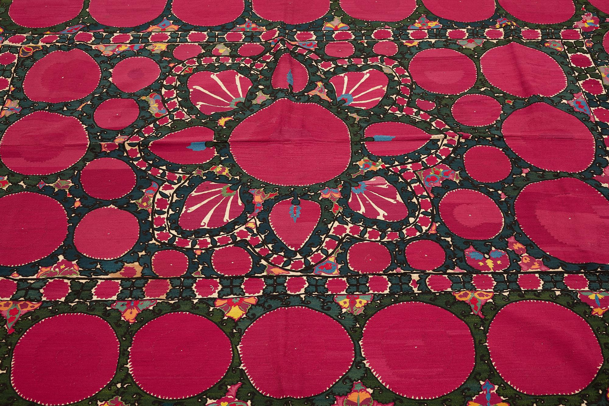 Broderi, antik Uzbekistan suzani, sannolikt Tashkent, ca 231,5-237,5 x 160-161 cm.