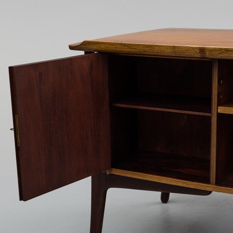 SVEN AAGE MADSEN, a Danish rosewood veneered desk, Sigurd Hansen, 1950's/60's.