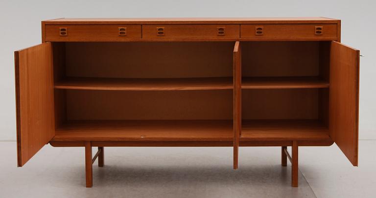 SIDEBOARD, 1900-talets mitt.