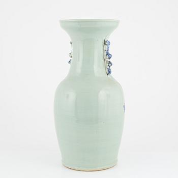 A blue and white vase with celadon ground, late Qing dynasty, circa 1900.