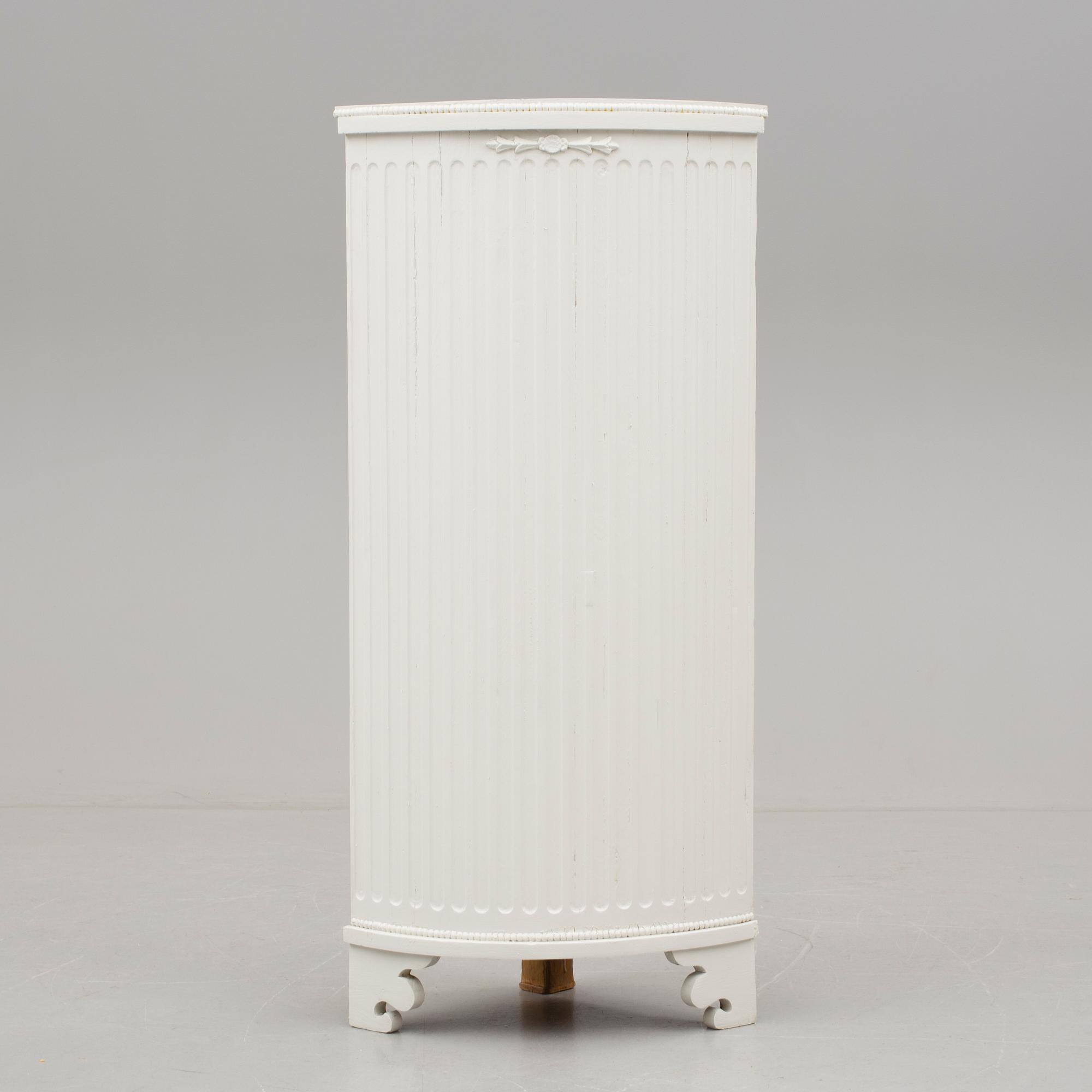 PIEDESTAL, gustaviansk stil, 1800-talets andra hälft.