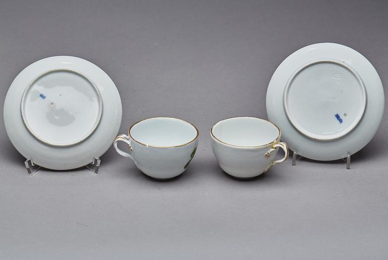KOPPAR med FAT, 2 st, porslin, Royal Copenhagen, 1700-tal.
