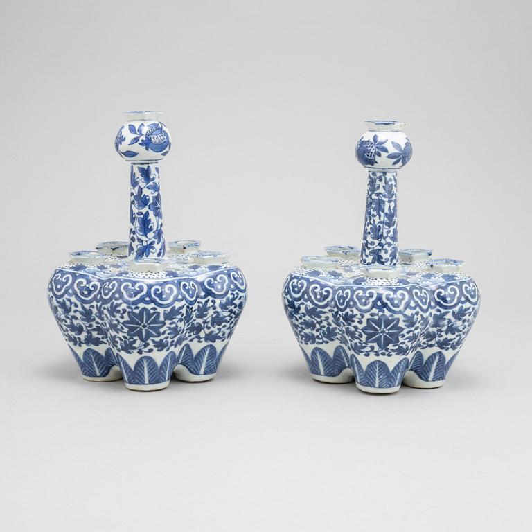 A pair of blue and white tulipvases, Qing dynasty, 19th Century.