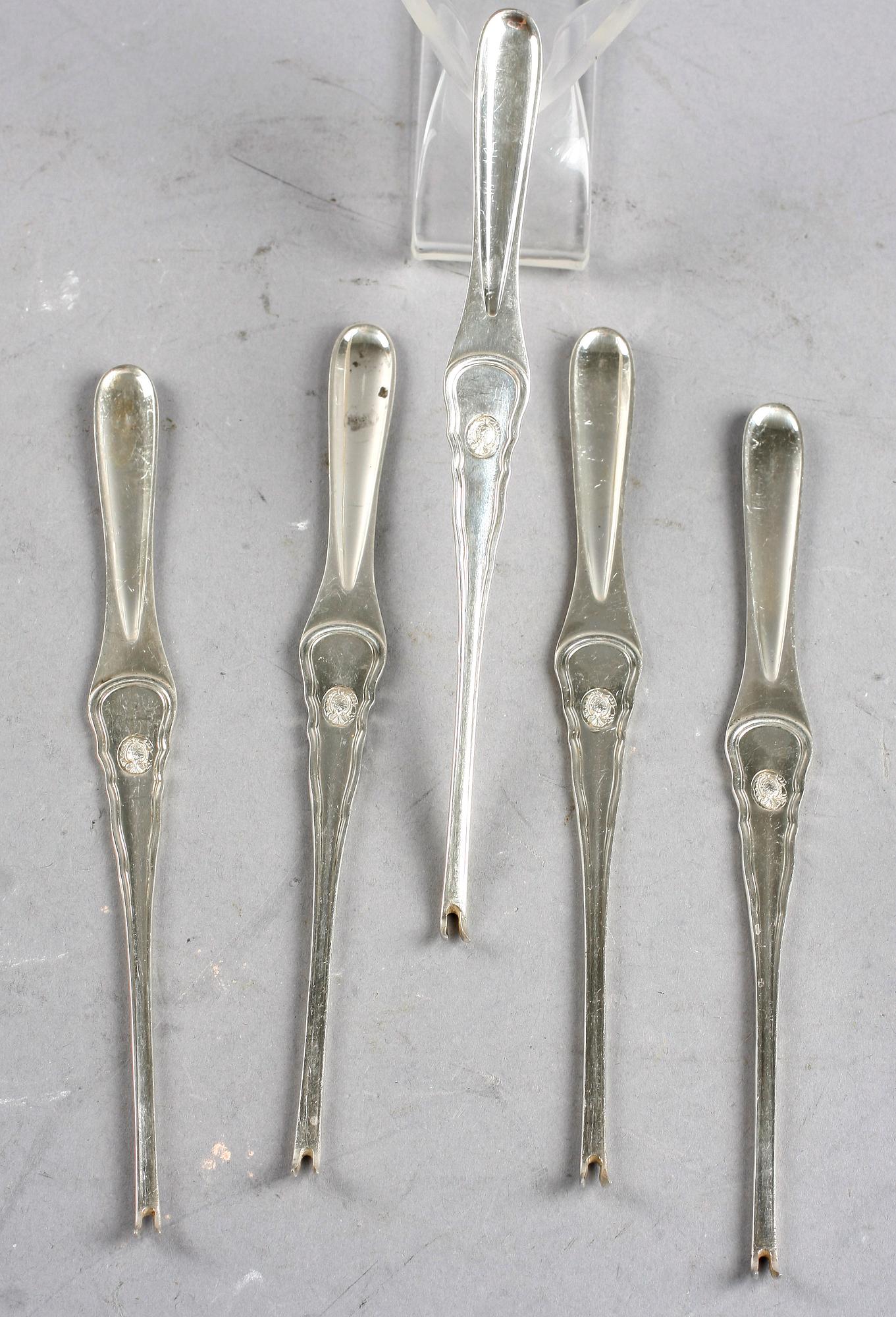 HUMMERGAFFLAR, 18 st. Silver. "Chippendale", CG Hallberg, Stockholm 1917. Vikt 450 gr.