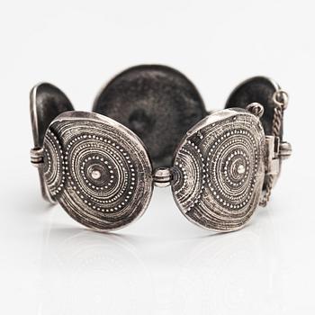Jorma Laine, A silver bracelet "Chic". Turun Hopea, Turku 1973.