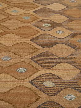 Barbro Nilsson, A carpet, "Finspong, lättbrun" ("Kringelikroka"), flat weave, ca 298 x 203-204 cm, signed AB MMF BN.