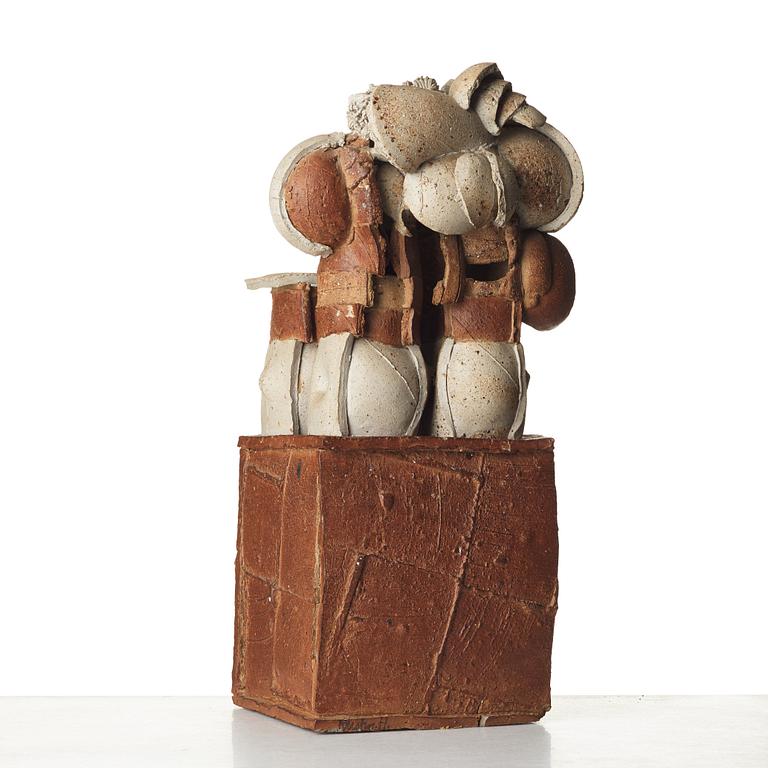 Kerstin Hörnlund, a stoneware sculpture "Organic housing".