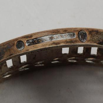 BÄGARE samt SALTKAR, ett par, silver och glas, Ryssland och Köpenhamn, omkring sekelskiftet 1900, vikt exkl glas 130 g.