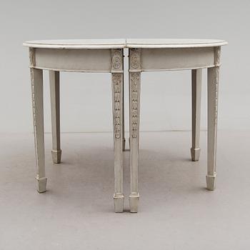 VÄGGBORD / SIDOBORD, ett par, gustaviansk stil, 1900-talets första hälft.