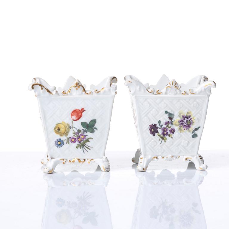 A set of miniature flower pots, Meissen, mid 18th Century.