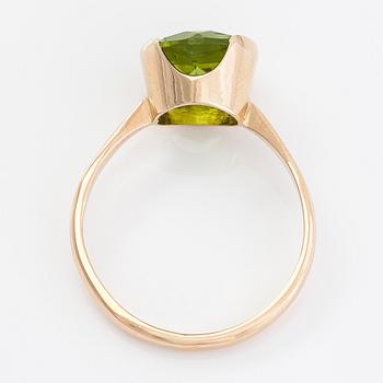 Ring, 14K guld med peridot. Finska stämplar.