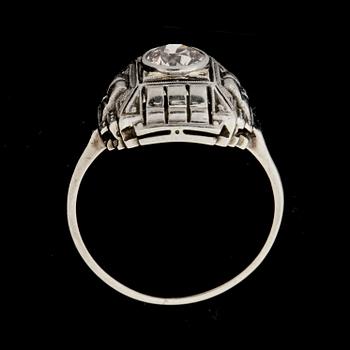 RING, 14 k guld med gammalslipad diamant ca 0,60 ct. Vikt ca 3 g.
