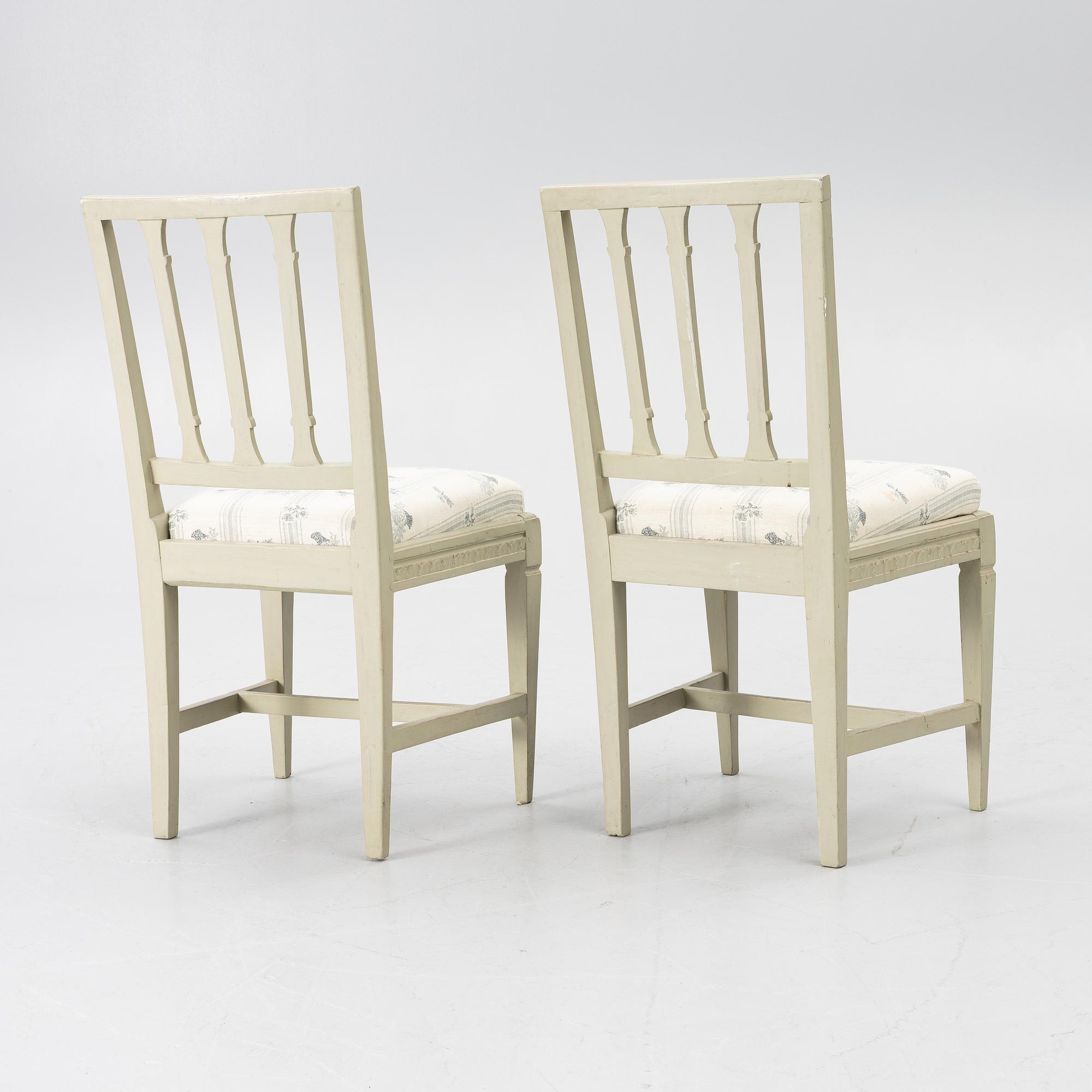 A pair of late Gustavian chairs from around the year 1800.