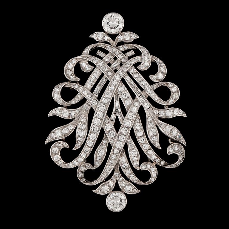 A brilliant cut diamond pendant/brooch.