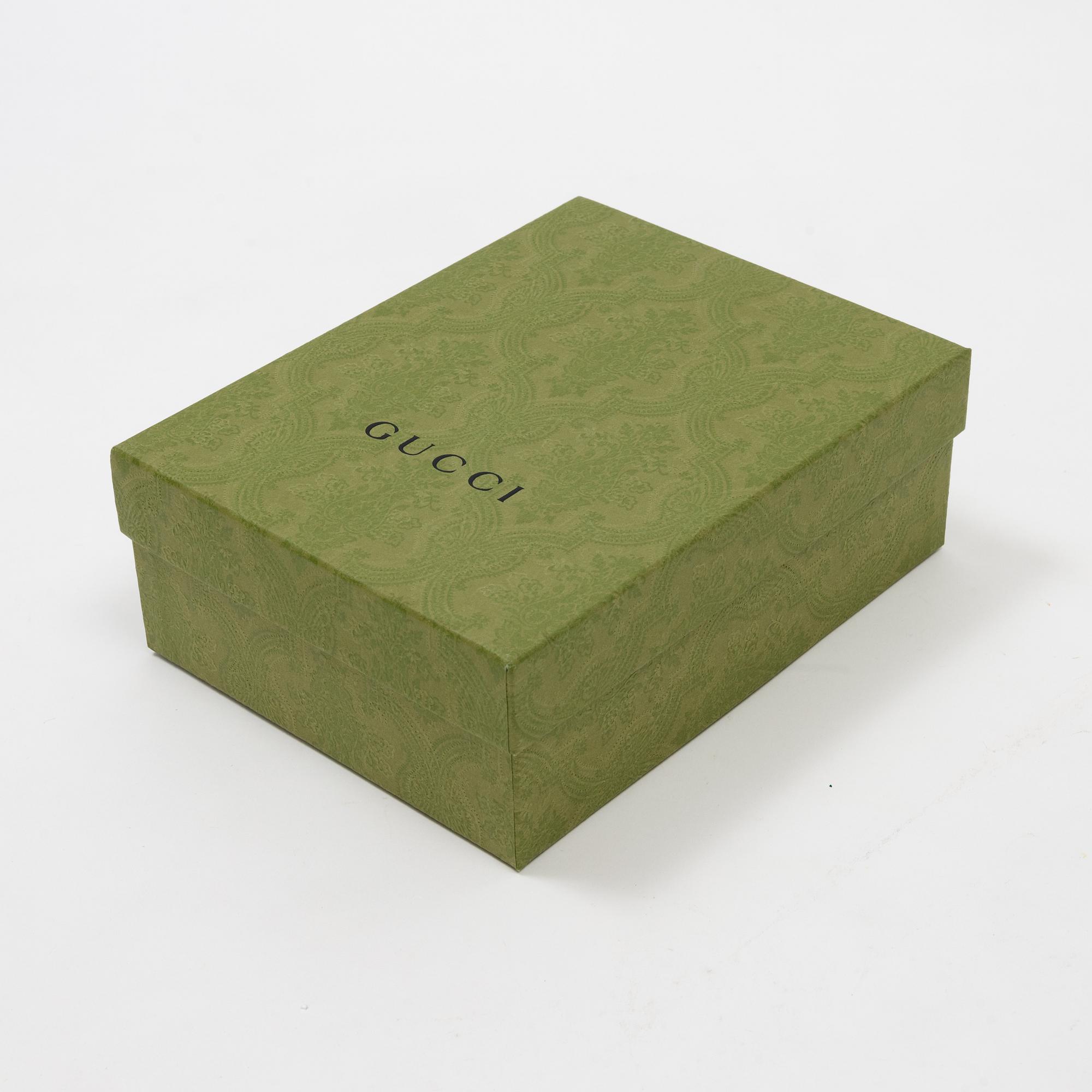 Gucci, a 'Flora' silk scarf.