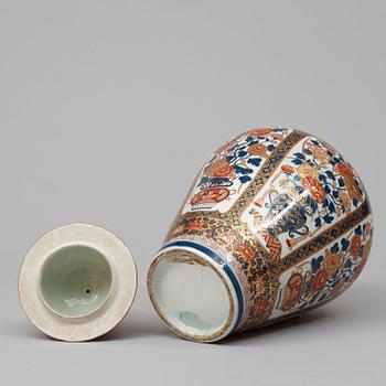 URNA med LOCK, porslin. Frankrike, Samson, sent 1800-tal.