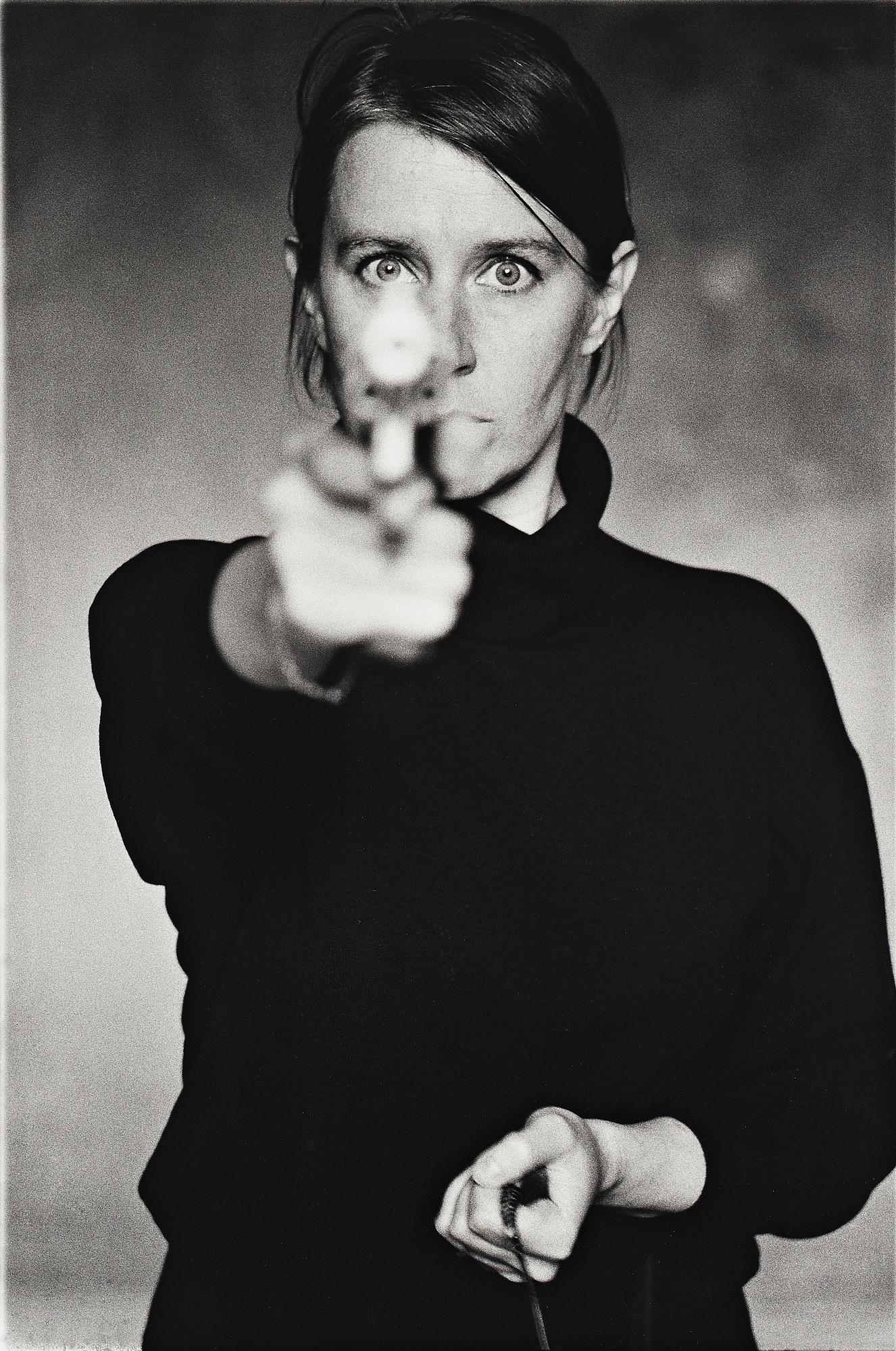 Cecilia Edefalk, "Självporträtt med Pistol", 1993.