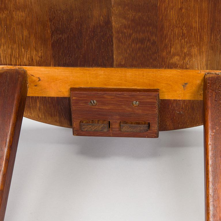 Olavi Hänninen, tuoleja, 6 st, "T-tuoli" (Juha), Huonekalu Mikko Nupponen Oy, 1950-luku.