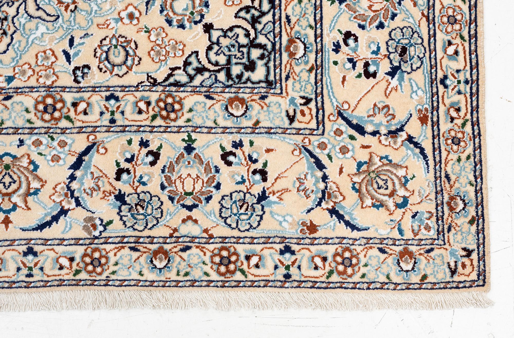 Carpet, Nain, approx. 290 x 192 cm.