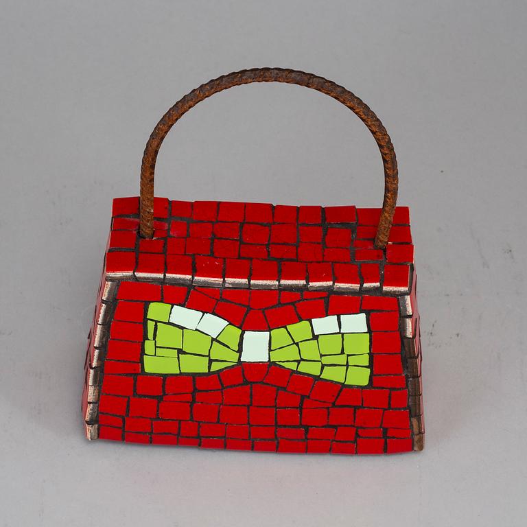 A mosaic sculpture by Marie Hellström.