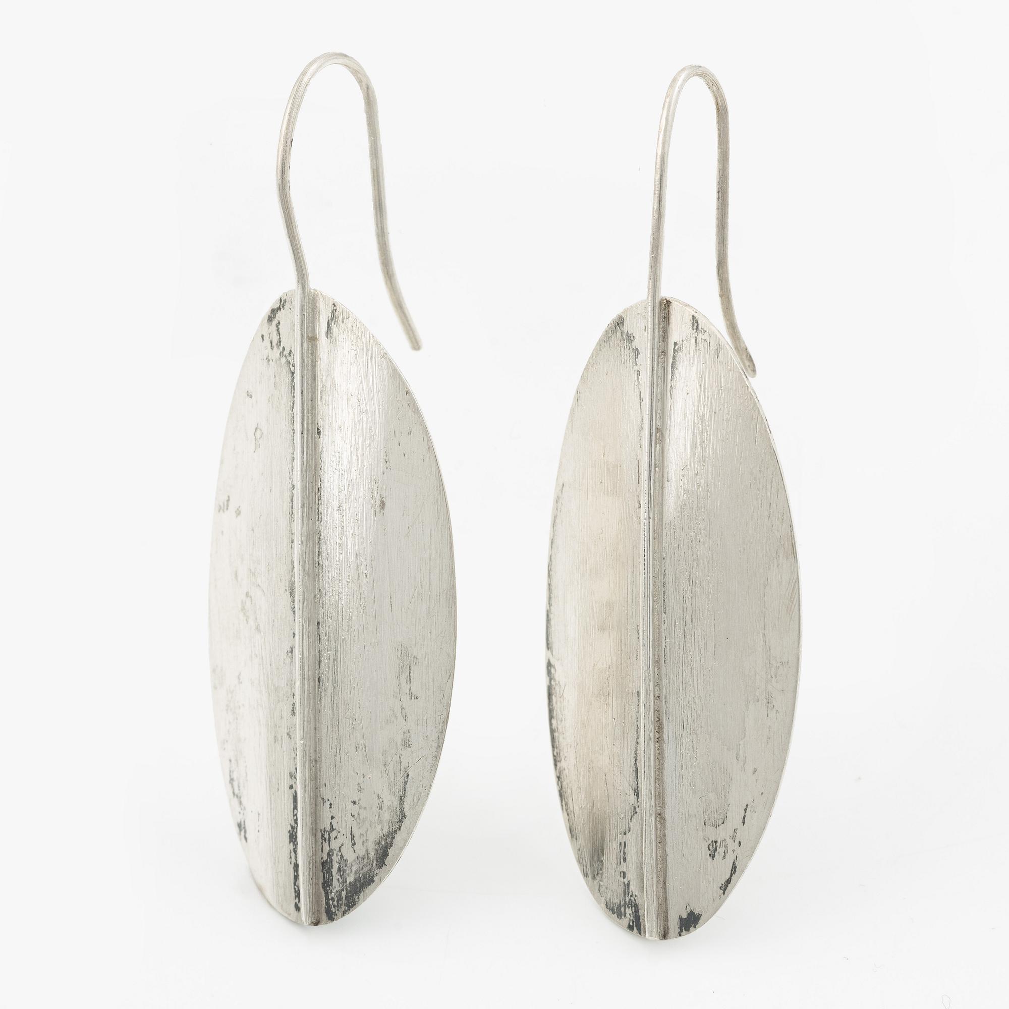 Sven-Erik Högberg, a pair of earrings in the shape of leaves, sterling silver, Gothenburg 1993.