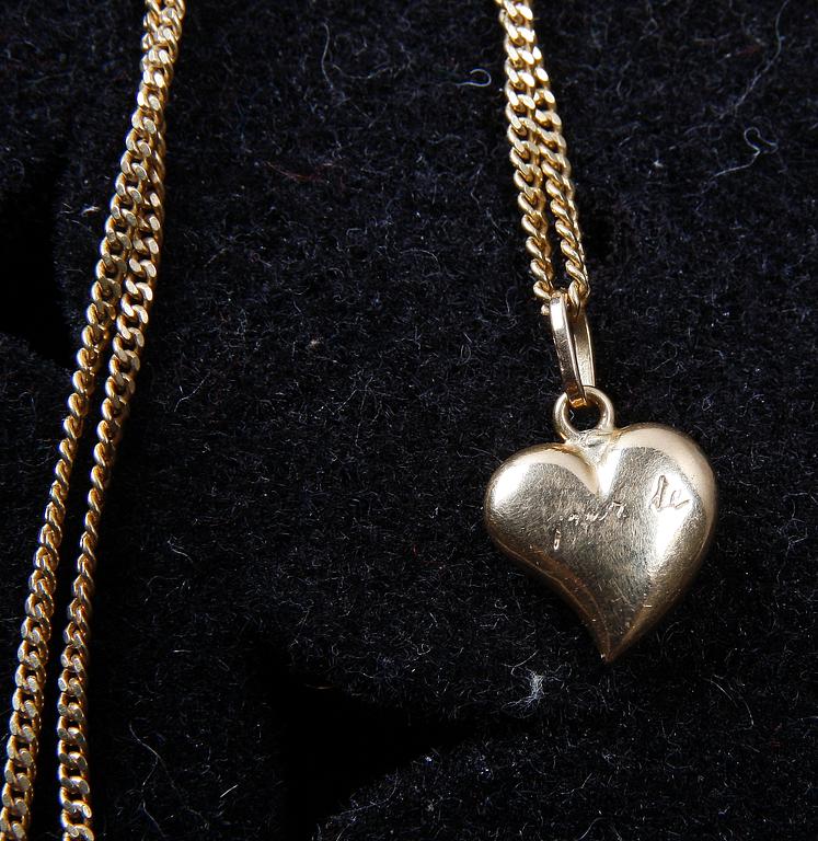 PARTI SMYCKEN, 6 stycken, guld o stenar. Tot vikt ca 24 gram.