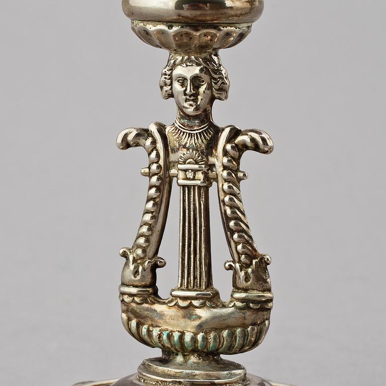 LJUSSTAKAR, ett par, silver, Gustaf Möllenborg, Stockholm, 1834. Vikt 195 g.