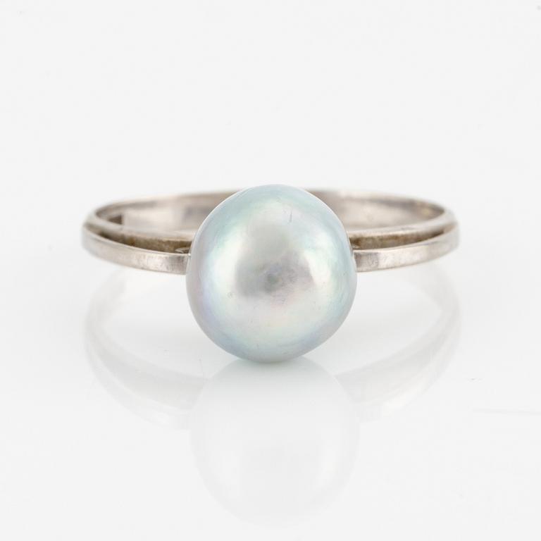 Ring, 18K vitguld med pärla.