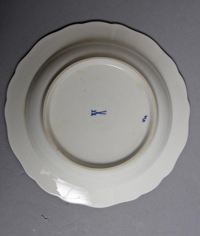 SERVISDELAR,ca 60 delar. Meissen "Lökmönstret".