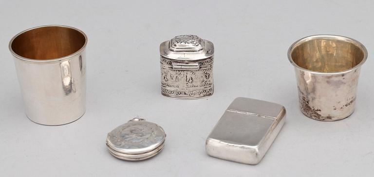 PARTI SILVER, 5 delar, bl a luktdosa från Holland 1800 -tal. Vikt ca 115 gram.