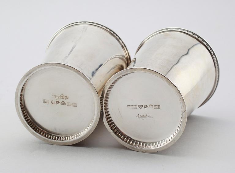BÄGARE, 2 st, silver, Eric Råström, Stockholm 1945 och 1947. Tota vikt ca 388 g.