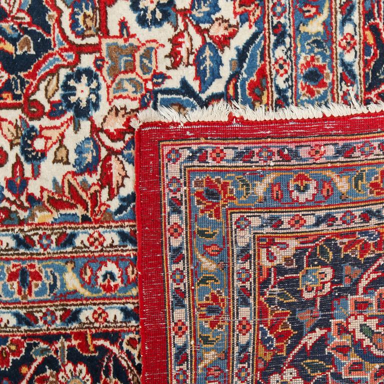 MATTA , 1900-talets sista del, möjligen Meshed, 350 x 255 cm, signerad.