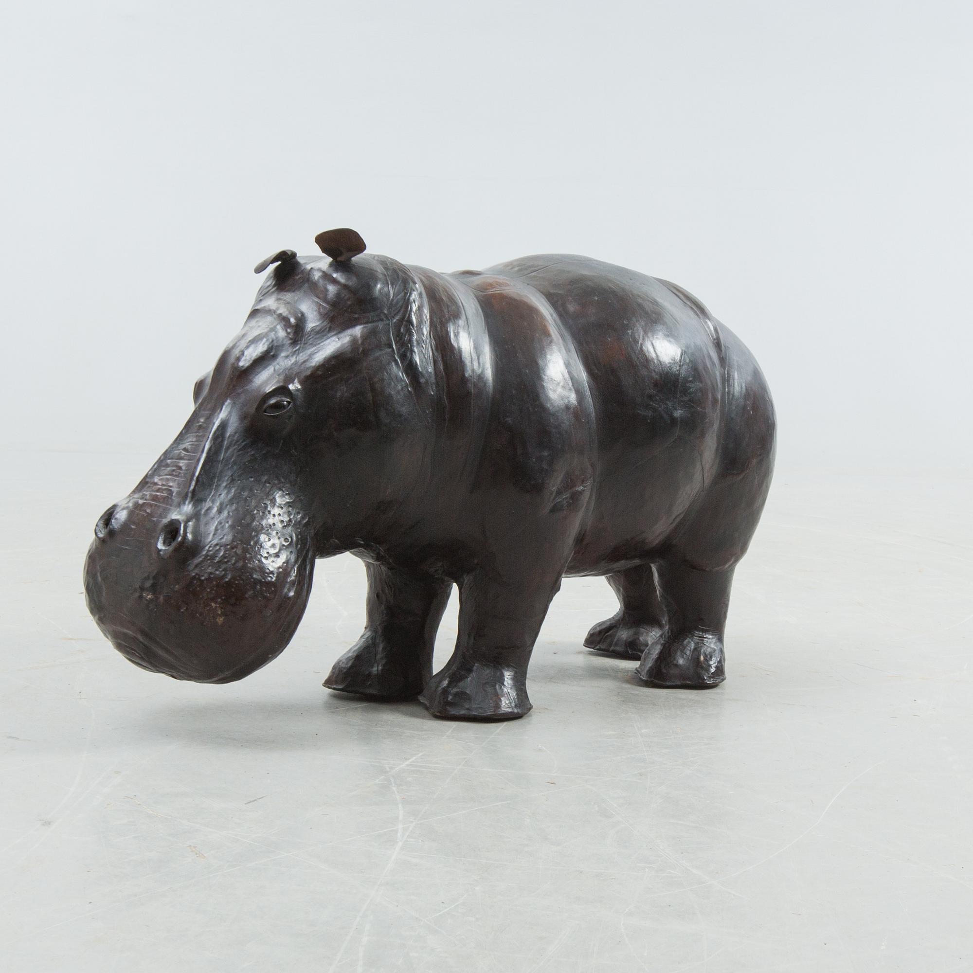 FOTPALL, i form av flodhäst, 1900-talets andra hälft.