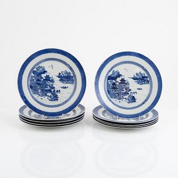 A set of twelve Chinese export blue and white porcelain plates, Qing dynasty, Jiaqing (1796-1820).